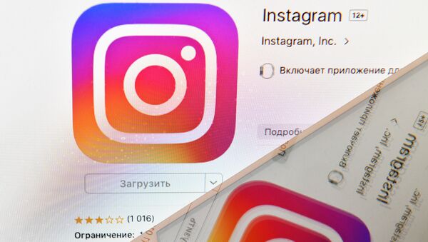 Иконка социальной сети Instagram на экране ноутбука. - Sputnik Абхазия