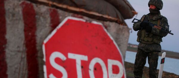 Украинский солдат на контрольно-пропускном пункте в селе Чонгар в Херсонской области на юге Украины - Sputnik Абхазия