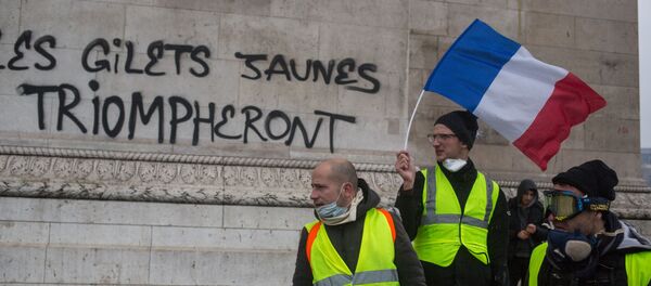 Акция протеста автомобилистов жёлтые жилеты в Париже - Sputnik Абхазия
