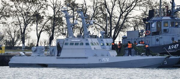 Задержанные украинские корабли доставлены в порт Керчи - Sputnik Абхазия