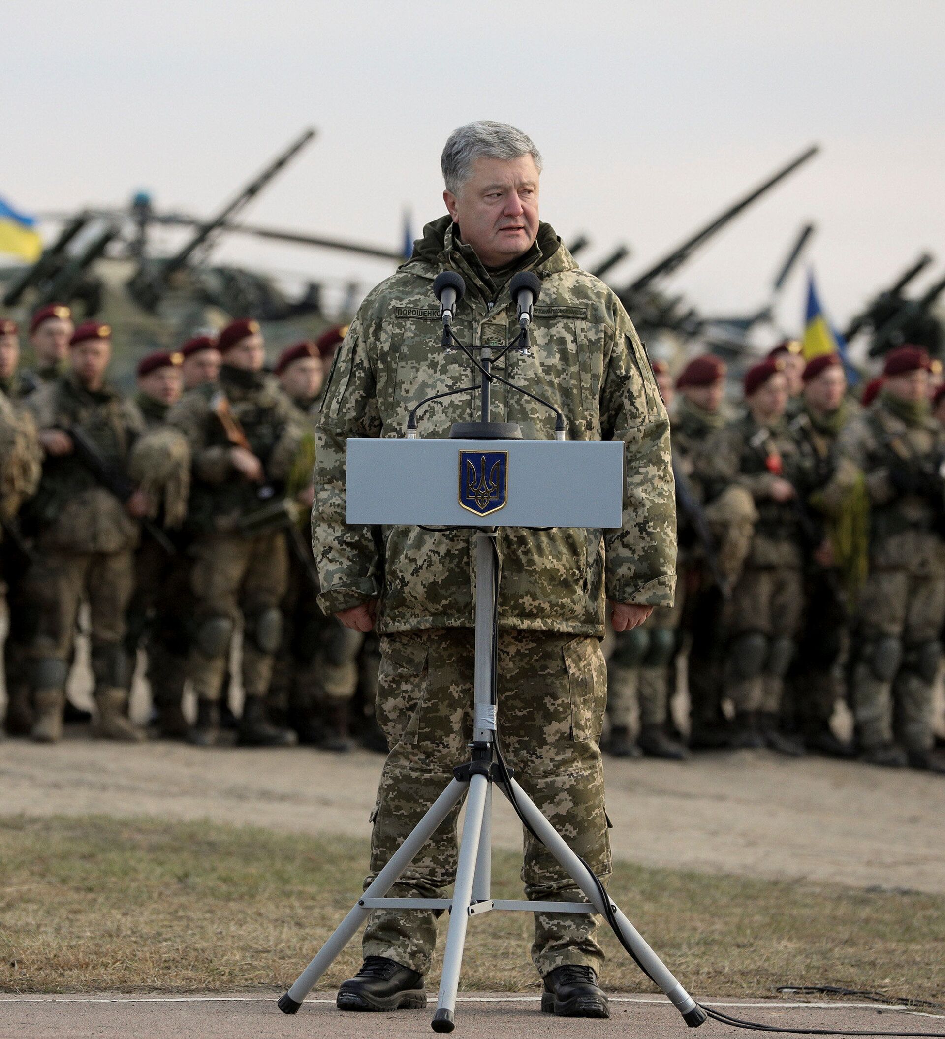 Сайт военные украине сегодня. Порошенко военный. Порошенко в армии. Порошенко ВСУ. Украина 2018.