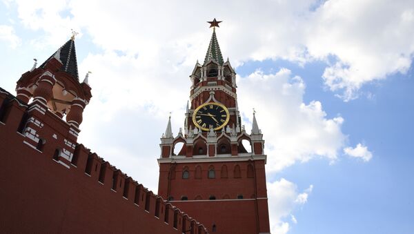Спасская (справа) и Царская башни Московского Кремля. - Sputnik Абхазия
