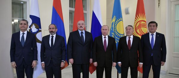 Рабочая поездка президента РФ В. Путина в Санкт-Петербург  - Sputnik Абхазия