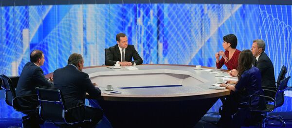 Премьер-министр РФ Д. Медведев подвёл итоги года в интервью пяти российским телеканалам  Премьер-министр РФ Д. Медведев подвёл итоги года в интервью пяти российским телеканалам  - Sputnik Абхазия