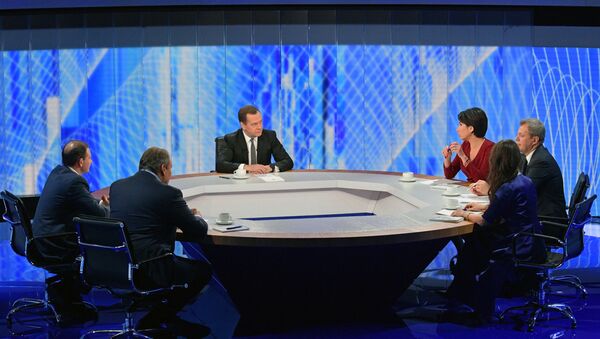 Премьер-министр РФ Д. Медведев подвёл итоги года в интервью пяти российским телеканалам  - Sputnik Абхазия
