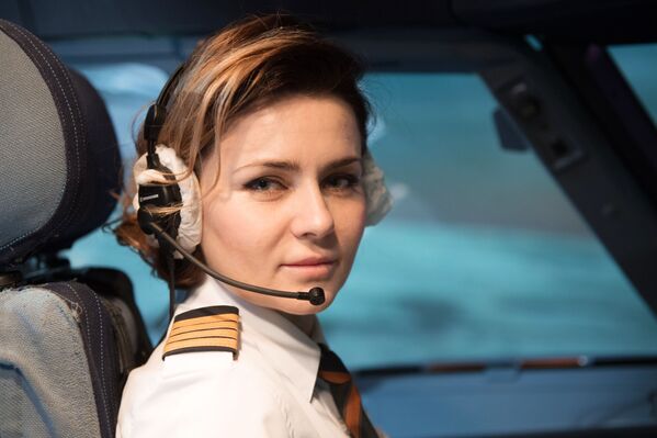 Командир воздушного судна «Аэрофлота» Airbus A320 Мария Уваровская - Sputnik Абхазия