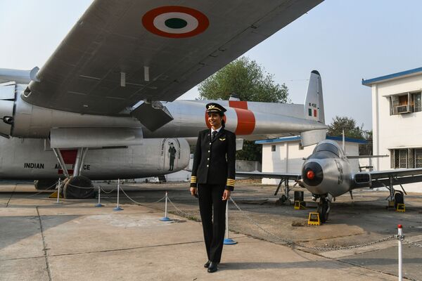 Индийский пилот самолета Boeing 777 Анни Дивиа в музее Нью-Дели - Sputnik Абхазия