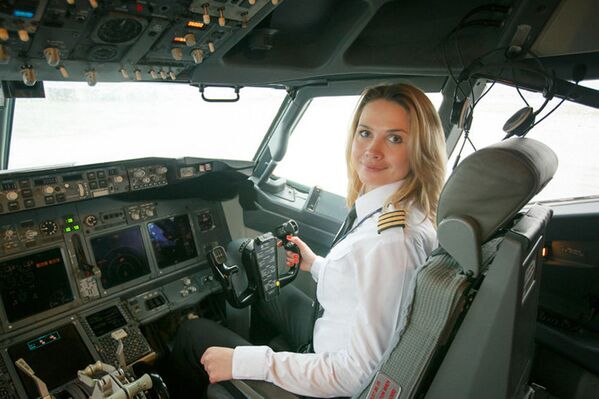 Первая девушка-пилот белорусской авиакомпании Белавиа Светлана Еременко - Sputnik Абхазия