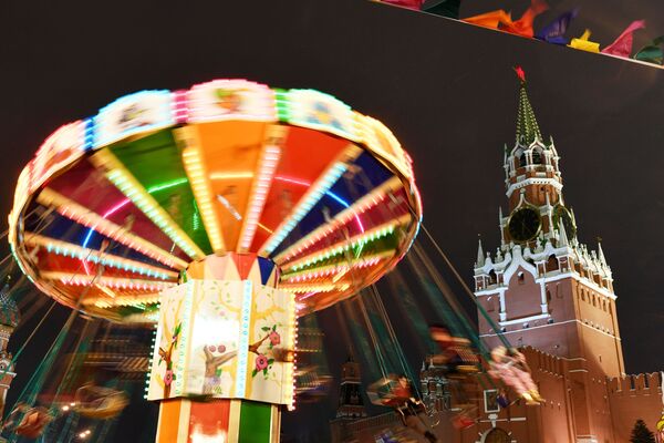 Карусель на ГУМ-Ярмарке на Красной площади в Москве - Sputnik Абхазия