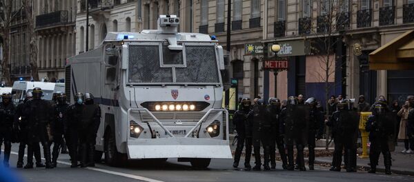 Акция протеста автомобилистов в Париже Акция протеста автомобилистов в Париже - Sputnik Абхазия