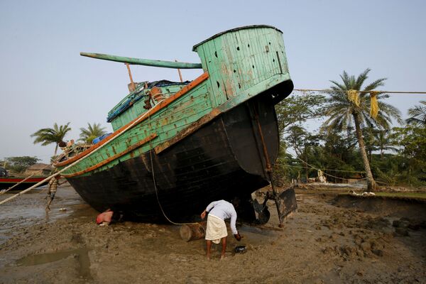 Ремонт судна на исчезающем индийском острове Горамара - Sputnik Абхазия
