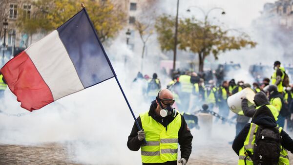 Акция протеста автомобилистов жёлтые жилеты в Париже - Sputnik Аҧсны