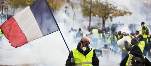 Акция протеста автомобилистов жёлтые жилеты в Париже Акция протеста автомобилистов жёлтые жилеты в Париже - Sputnik Абхазия