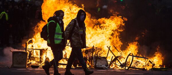 Акция протеста автомобилистов в Париже Акция протеста автомобилистов в Париже - Sputnik Абхазия