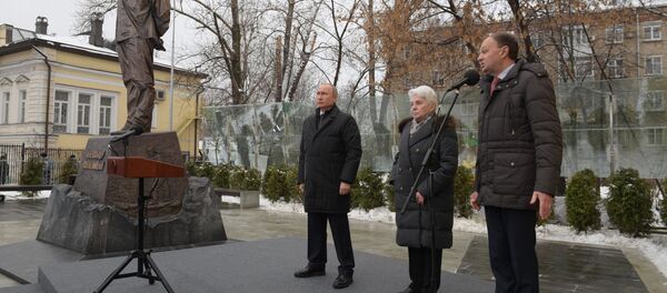 Президент РФ В. Путин принял участие в церемонии открытия памятника писателю А. Солженицыну - Sputnik Абхазия