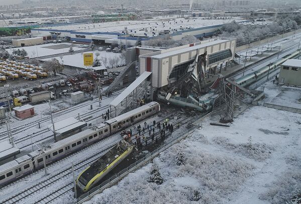 Вид с воздуха на место железнодорожной аварии в Анкаре, Турция, четверг, 13 декабря 2018 года - Sputnik Абхазия