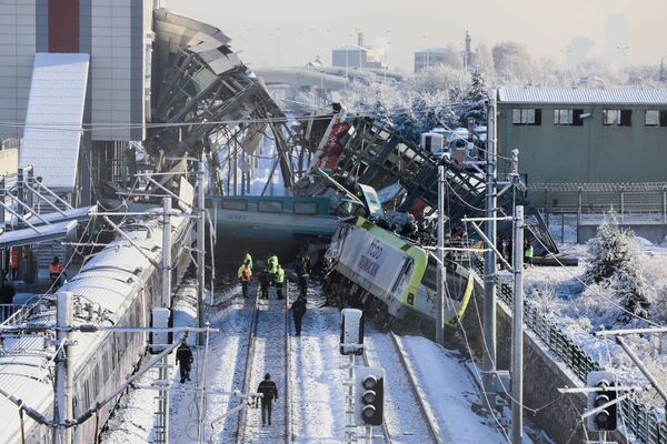 Место железнодорожной аварии в Анкаре, Турция, четверг, 13 декабря 2018 года. - Sputnik Абхазия