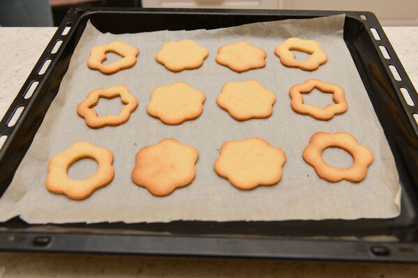 Австрийское лакомство по-абхазски: как приготовить Линцерское печенье Австрийское лакомство по-абхазски: как приготовить Линцерское печенье - Sputnik Абхазия