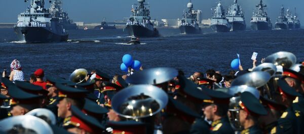 Корабли ВМФ России на главном военно-морском параде в Кронштадте Корабли ВМФ России на главном военно-морском параде в Кронштадте - Sputnik Абхазия