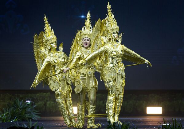 Представительница Лаоса во время показа национальных костюмов в рамках конкурса Мисс Вселенная 2018 в Таиланде  - Sputnik Абхазия