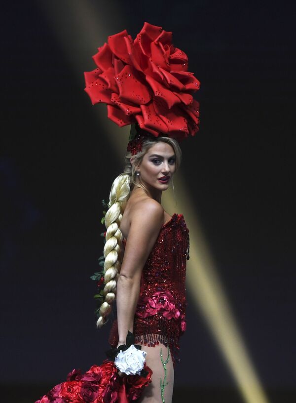 Представительница США во время показа национальных костюмов в рамках конкурса Мисс Вселенная 2018 в Таиланде  - Sputnik Абхазия