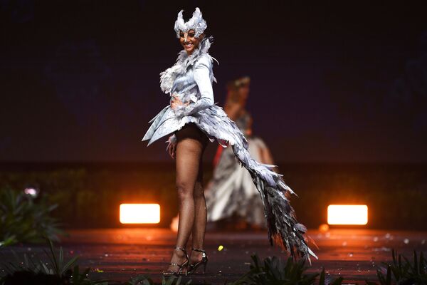 Представительница Южной Африки во время показа национальных костюмов в рамках конкурса Мисс Вселенная 2018 в Таиланде - Sputnik Абхазия