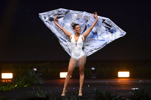 Представительница Намибии во время показа национальных костюмов в рамках конкурса Мисс Вселенная 2018 в Таиланде - Sputnik Абхазия