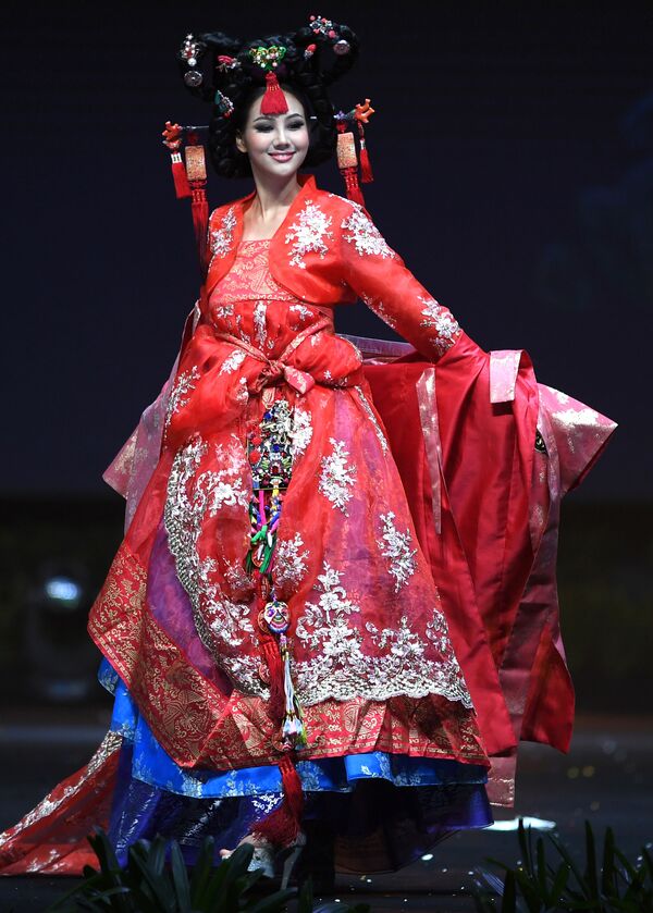 Представительница Южной Кореи во время показа национальных костюмов в рамках конкурса Мисс Вселенная 2018 в Таиланде - Sputnik Абхазия