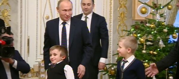 Путин исполнил мечту тяжелобольного мальчика Путин исполнил мечту тяжелобольного мальчика - Sputnik Абхазия