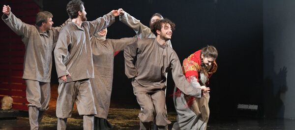 Предпремьерный показ спектакля Хаджи-Мурат  в РУСДРАМе, 16 декабря 2018 Предпремьерный показ спектакля Хаджи-Мурат  в РУСДРАМе, 16 декабря 2018 - Sputnik Абхазия