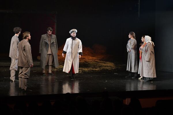 Предпремьерный показ спектакля Хаджи-Мурат  в РУСДРАМе, 16 декабря 2018 - Sputnik Абхазия
