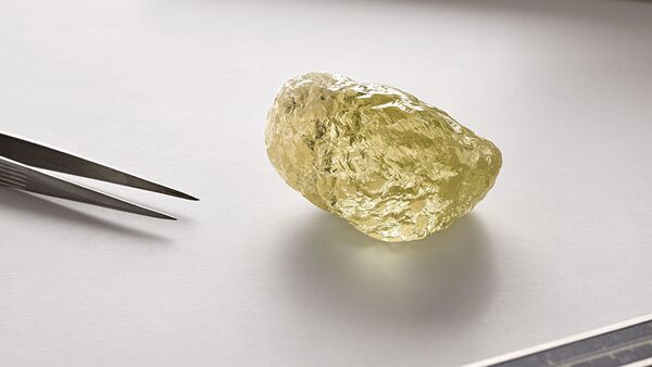 Желтый алмаз, найденный на канадском месторождении Дайавик - Sputnik Абхазия