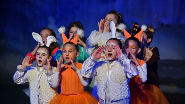 Премьерный спектакль детской студии Нарт Волшебная палочка - Sputnik Абхазия