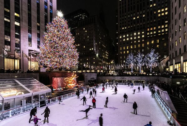 Рождественская ель в Рокфеллеровском центре в Нью-Йорке - Sputnik Абхазия