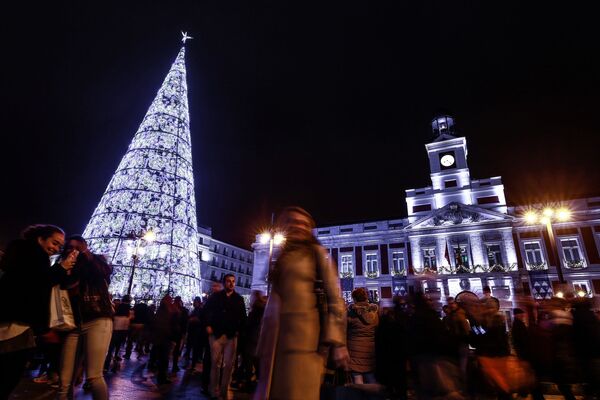 Рождественская ель в Мадриде - Sputnik Абхазия