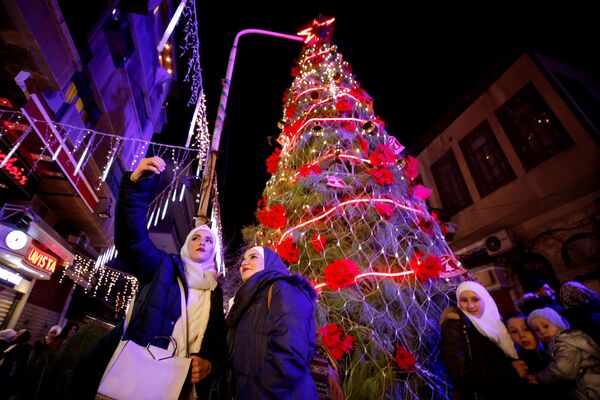 Рождественская ель в Дамаске  - Sputnik Абхазия