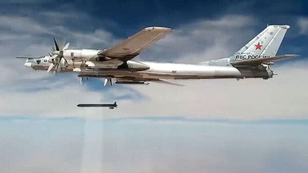 Нанесение авиаударов Ту-95МС крылатыми ракетами ХА-101 по объектам террористов в Сирии - Sputnik Абхазия
