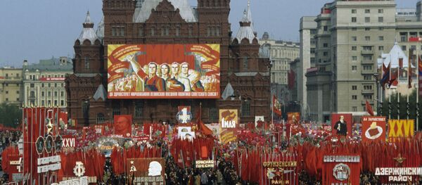 Праздничная демонстрация на Красной площади в День международной солидарности трудящихся Праздничная демонстрация на Красной площади в День международной солидарности трудящихся - Sputnik Абхазия