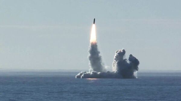 С подводного крейсера Юрий Долгорукий запустили четыре ракеты Булава по полигону Кура - Sputnik Абхазия