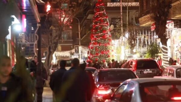 Дамаск украсили праздничными гирляндами и новогодними елками - Sputnik Абхазия
