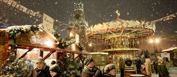 Посетители ярмарки на Красной площади Посетители ярмарки на Красной площади - Sputnik Аҧсны