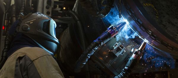 Сварка труб на борту судна Solitaire, для последующей укладки газопровода «Северный поток-2» в Финском заливе Сварка труб на борту судна Solitaire, для последующей укладки газопровода «Северный поток-2» в Финском заливе - Sputnik Абхазия