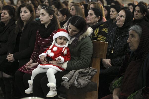 Иракские христиане во время рождественской мессы в Каракоше, Ирак  - Sputnik Абхазия