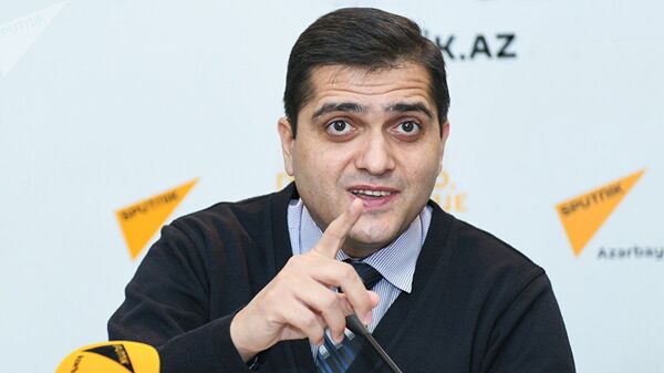 политолог Эльхан Шахиноглу - Sputnik Абхазия