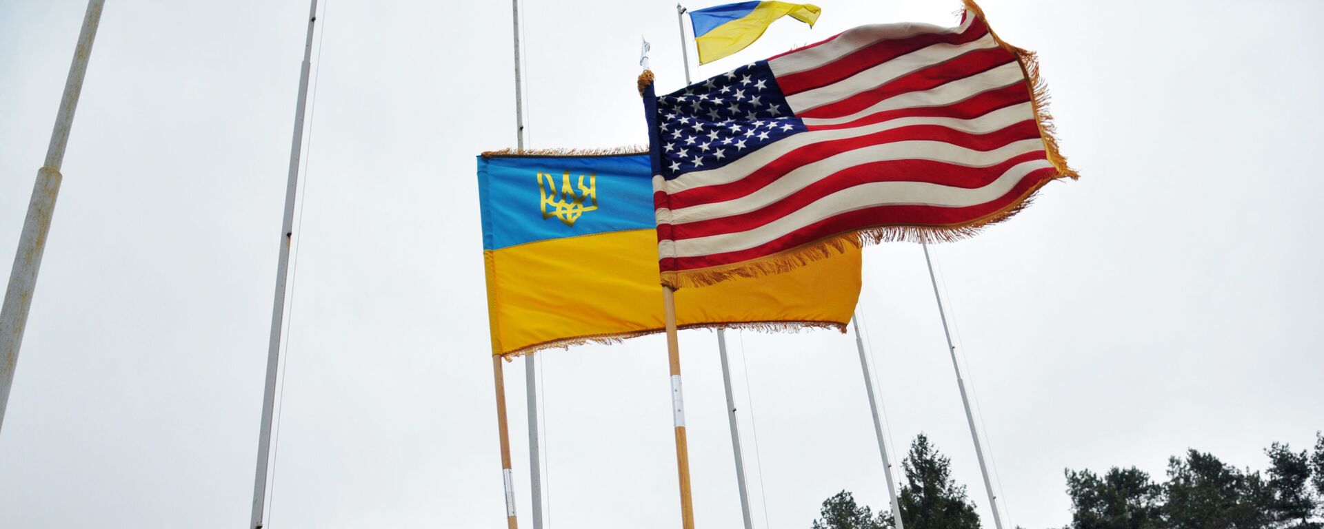 Американские военные инструкторы прибыли на Украину Американские военные инструкторы прибыли на Украину - Sputnik Абхазия, 1920, 29.10.2025