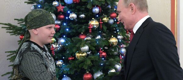 Президент РФ В. Путин провел встречу с участником проекта Мечтай со мной Н. Кузнецовым - Sputnik Абхазия