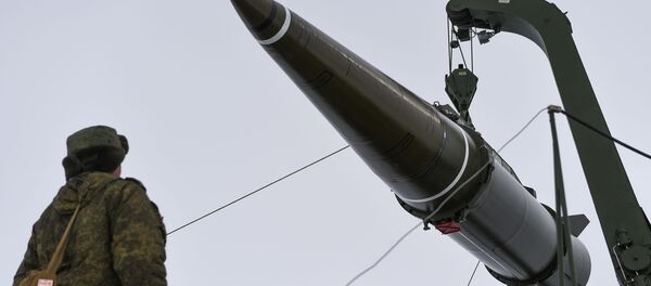 Пуск баллистической ракеты ОТРК Искандер-М с полигона Капустин Яр Пуск баллистической ракеты ОТРК Искандер-М с полигона Капустин Яр - Sputnik Абхазия