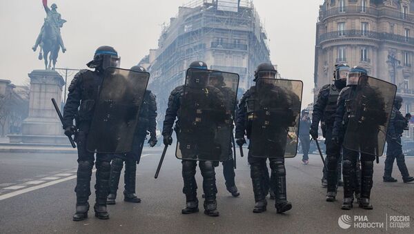 Полиция в Париже - Sputnik Абхазия