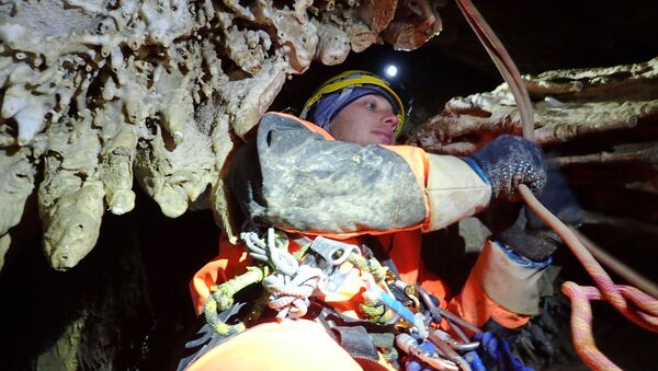 Экспедиция в одну из глубочайших пещер мира Сарму - Sputnik Абхазия