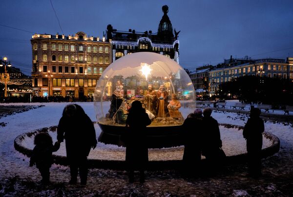Рождественский вертеп на площади у Казанского собора в Санкт-Петербурге - Sputnik Абхазия